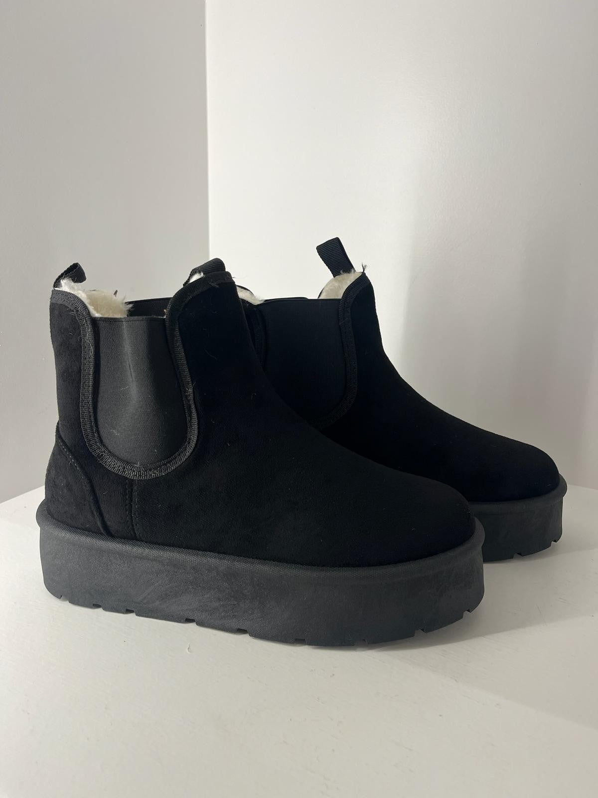 Pull-On Platform Boots