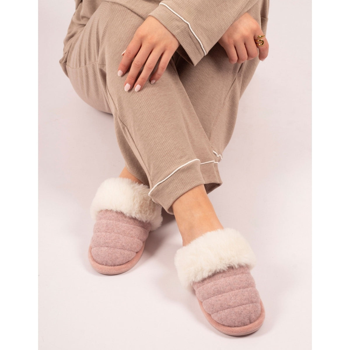 https://dknwnigc18uf4.cloudfront.net/product-media/TJK/1600/1600/carol-pink-2.jpg