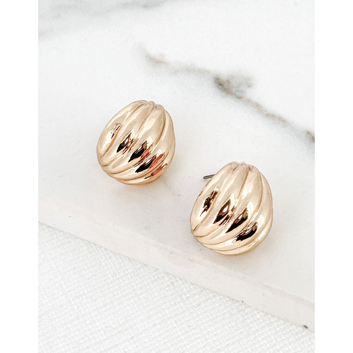 https://dknwnigc18uf4.cloudfront.net/product-media/TTT/1600/1600/earrings-ribbed-.jpg