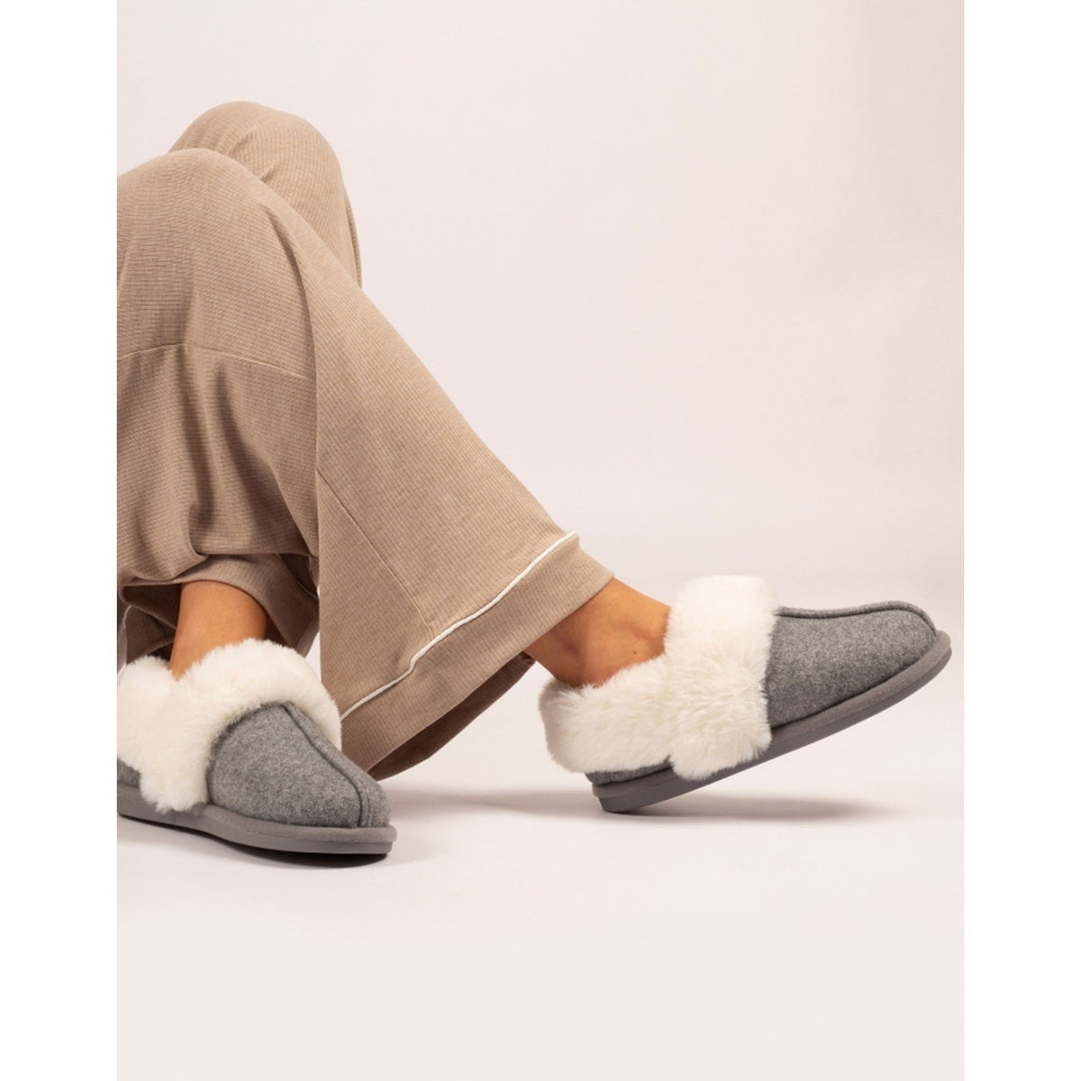 https://dknwnigc18uf4.cloudfront.net/product-media/TK4/1600/1600/ember-d-grey-2.jpg