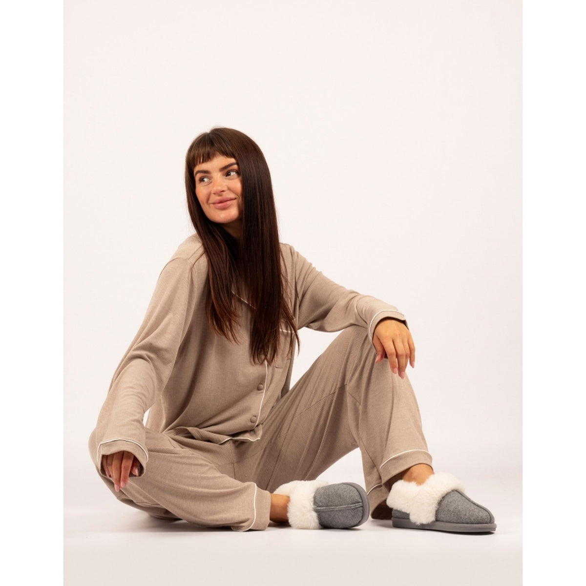 https://dknwnigc18uf4.cloudfront.net/product-media/TK5/1600/1600/ember-d-grey-3.jpg