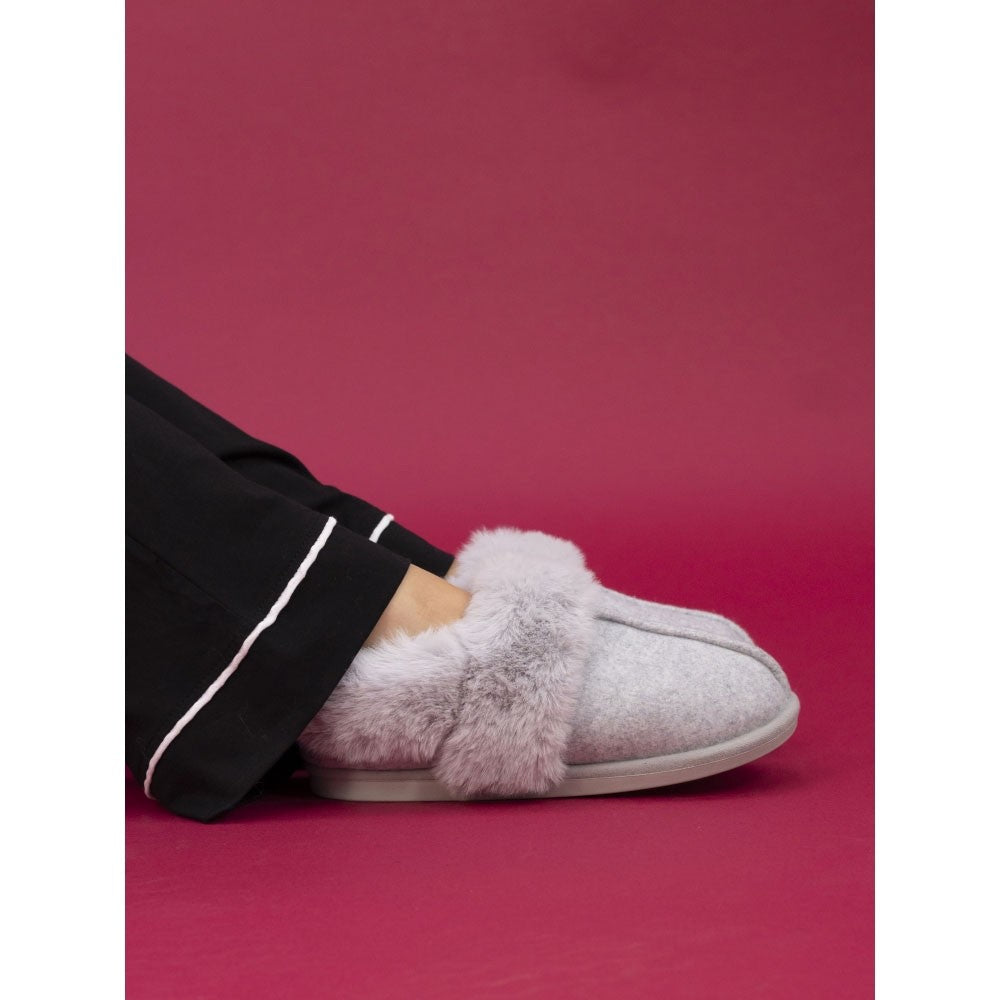 https://dknwnigc18uf4.cloudfront.net/product-media/QMY/1600/1600/ember-ii-grey-slipper-p6910-392224image.jpg