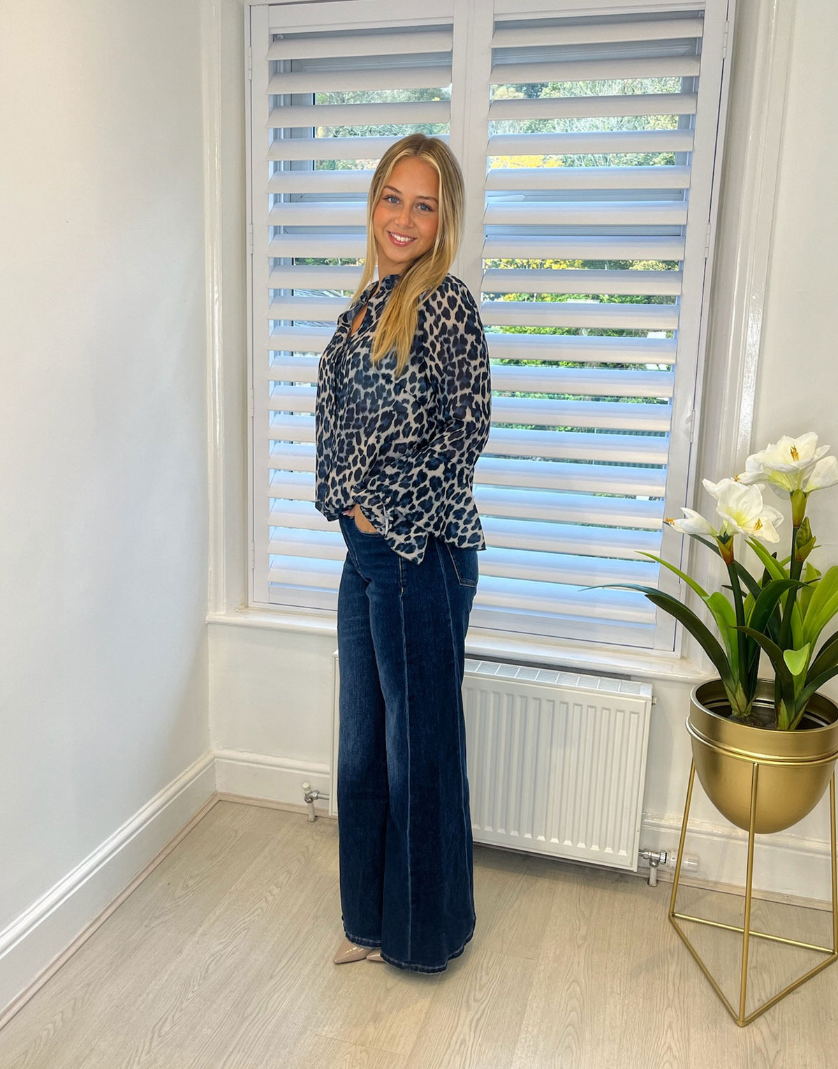 Engineered Wide Leg Denim Jeans