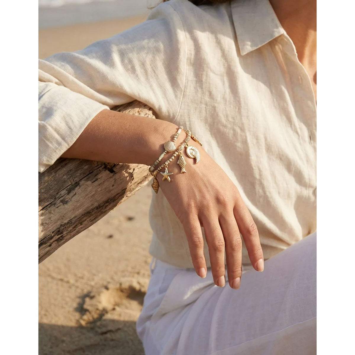 https://dknwnigc18uf4.cloudfront.net/product-media/U6V/1600/1600/sea-bead-bracelet-.jpg