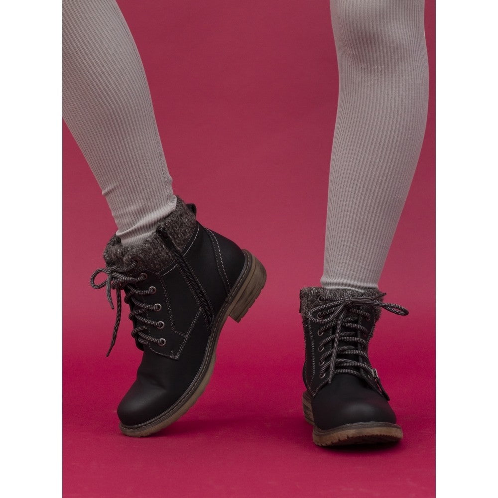 https://dknwnigc18uf4.cloudfront.net/product-media/R37/1600/1600/benson-iii-black-waterproof-boot-p6197-396475image.jpg