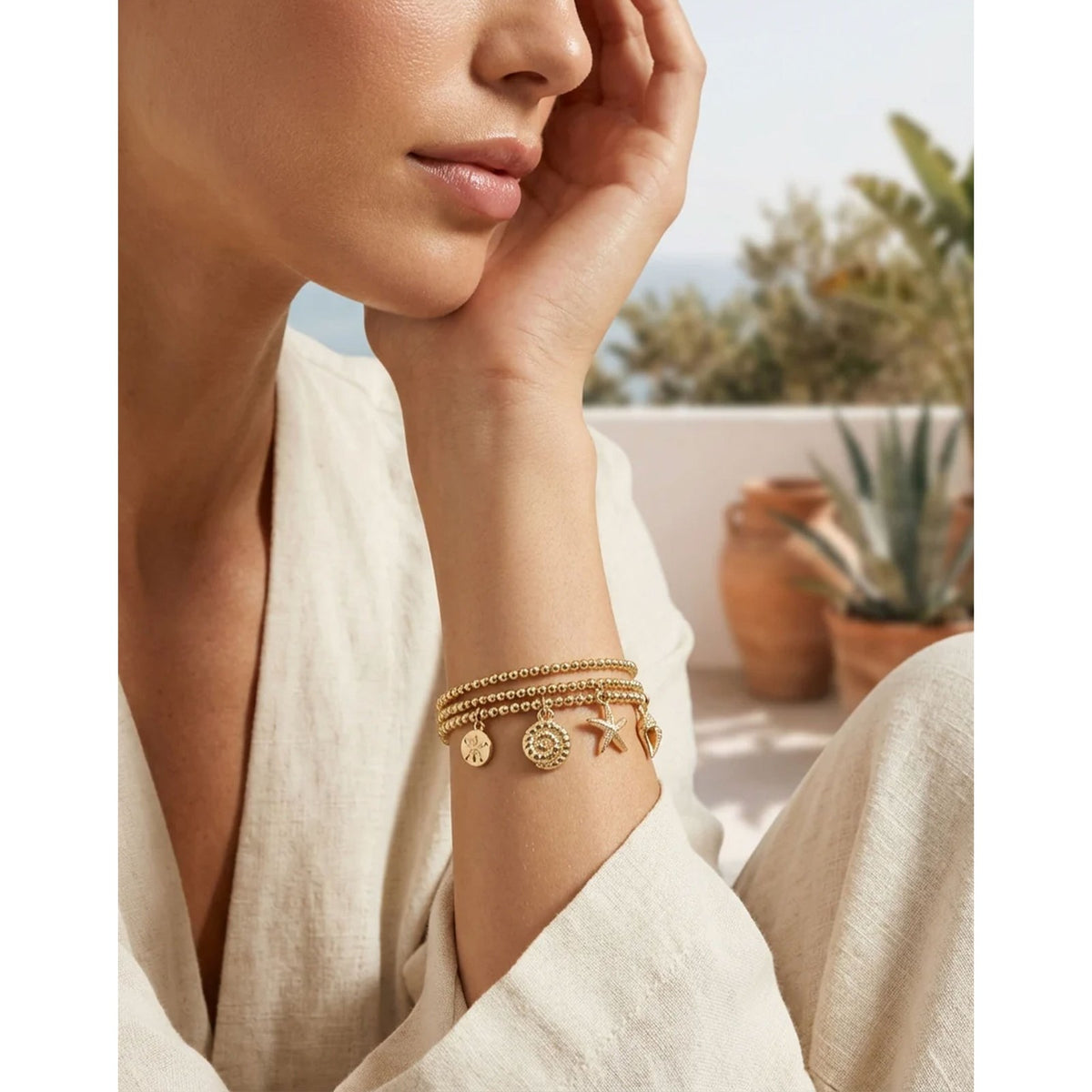 https://dknwnigc18uf4.cloudfront.net/product-media/U6S/1600/1600/sea-charm-bracelet-1.jpg