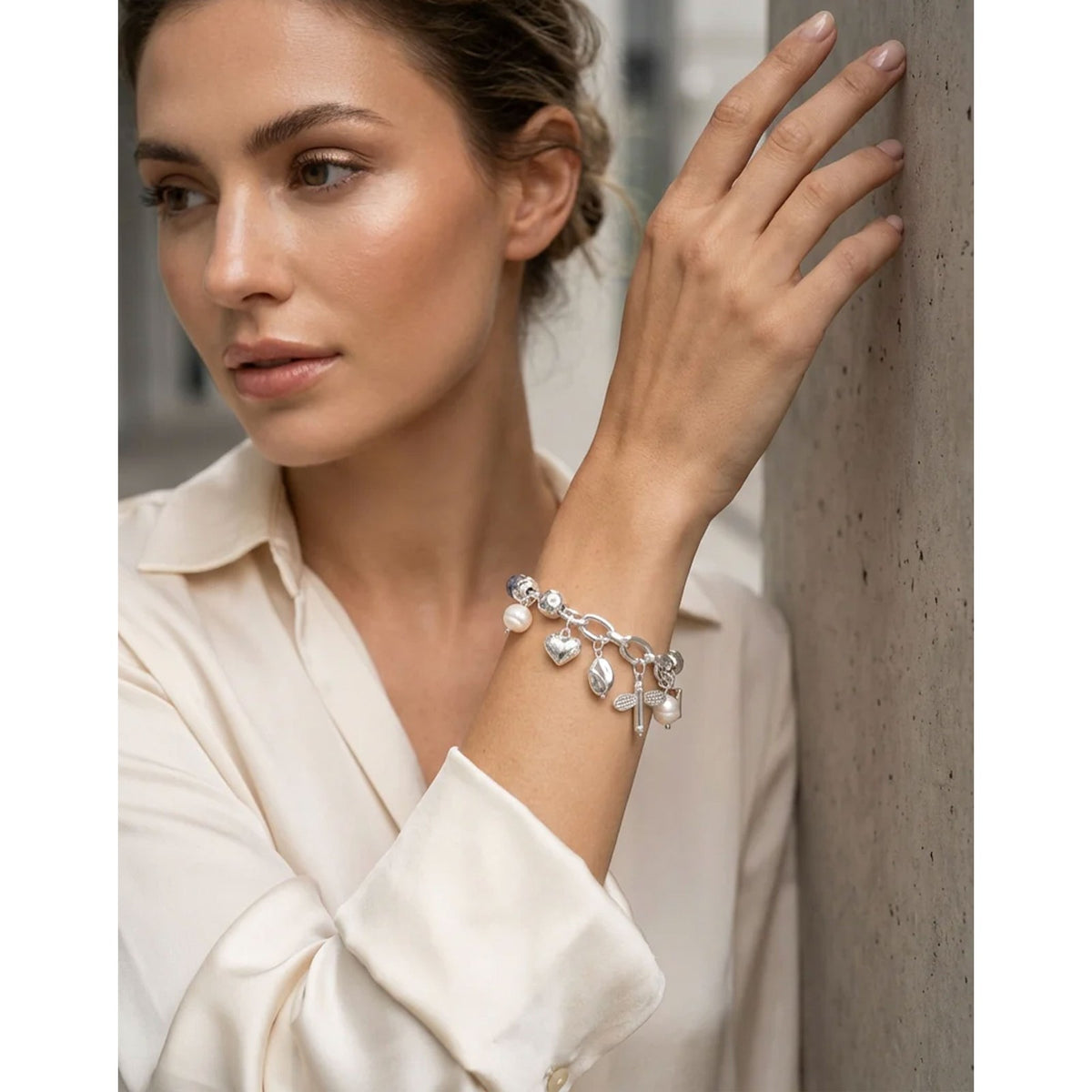 https://dknwnigc18uf4.cloudfront.net/product-media/U70/1600/1600/silver-pearl-and-charm-.jpg