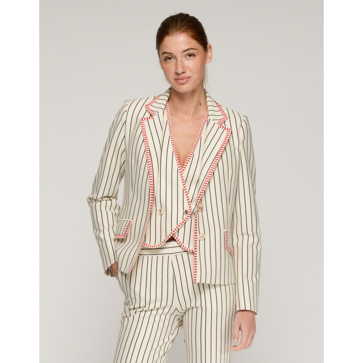 https://dknwnigc18uf4.cloudfront.net/product-media/UAL/1600/1600/striped-blazer-4.jpg