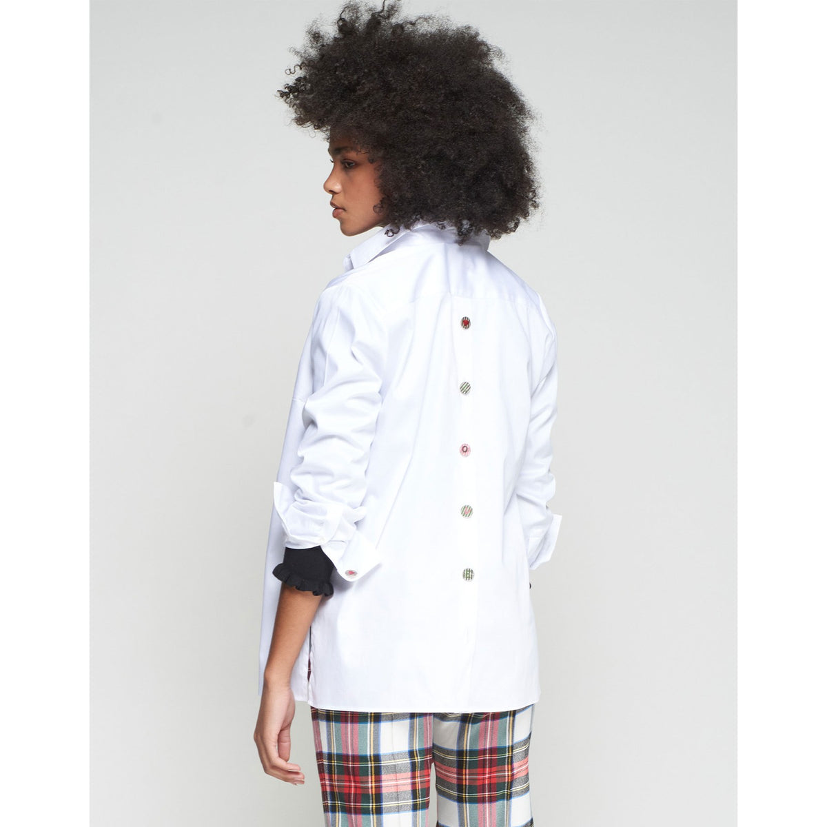 https://dknwnigc18uf4.cloudfront.net/product-media/TZ4/1600/1600/white-shirt-1.jpg